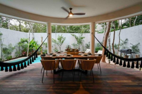 Casa Kuk, stylish, Beach at 5 min, Pool, Concierge